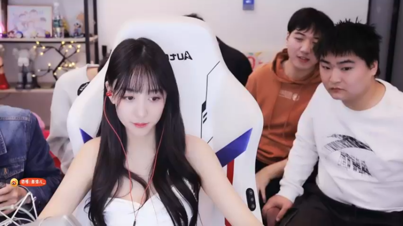 【2021-12-02 19点场】南波儿大魔王丶：南波儿：快乐大家庭~！