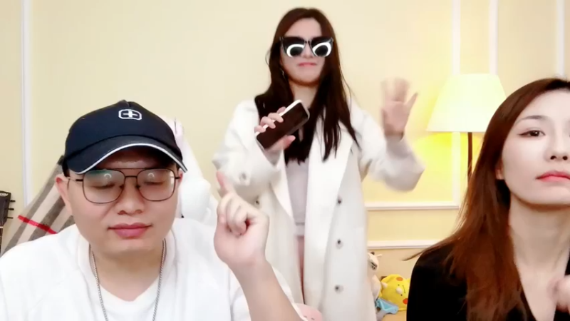 【天天丶丶丶丶丶丶丶】：嗨歌一曲，大家一起动起来！！