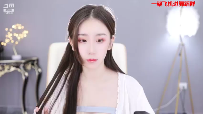 【2021-12-03 09点场】熊小怡呀：开播啦开播啦 新人舞蹈主播