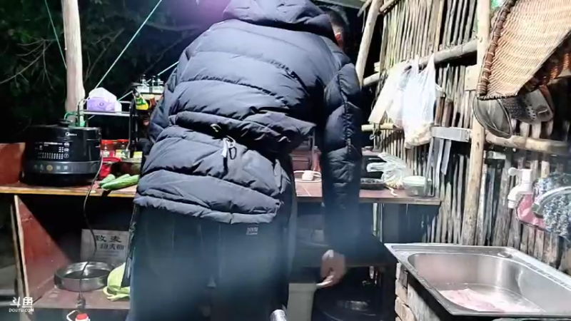 【2021-12-03 18点场】川味箩卜：新的一天新的开始冲冲冲