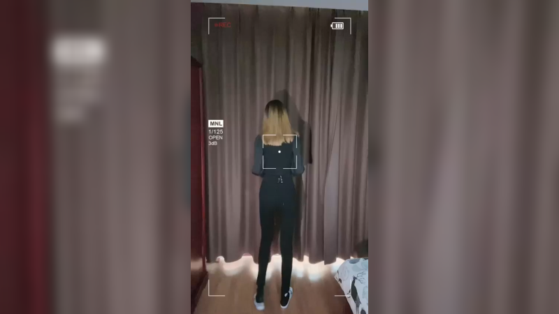 谁能猜出来菲老师手里拿的什么？