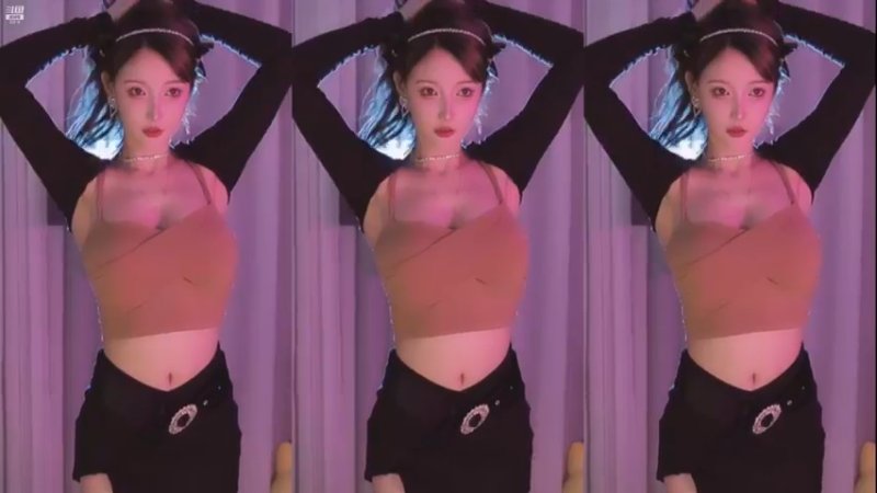 Minana呀.米娜_2021_11_26性感热舞时间_107