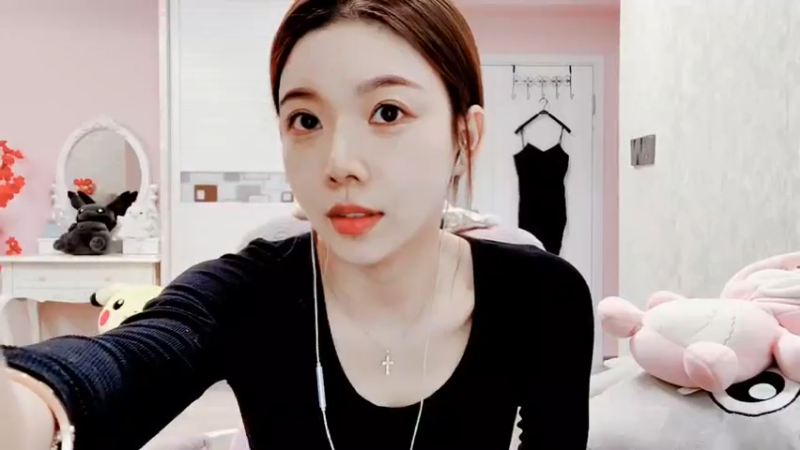 【2021-12-03 19点场】丽亚celiahunne：小姨子：最近眼睛不舒服少播播