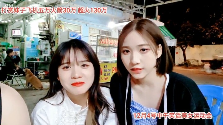 美女小七长得很精致，非常耐看