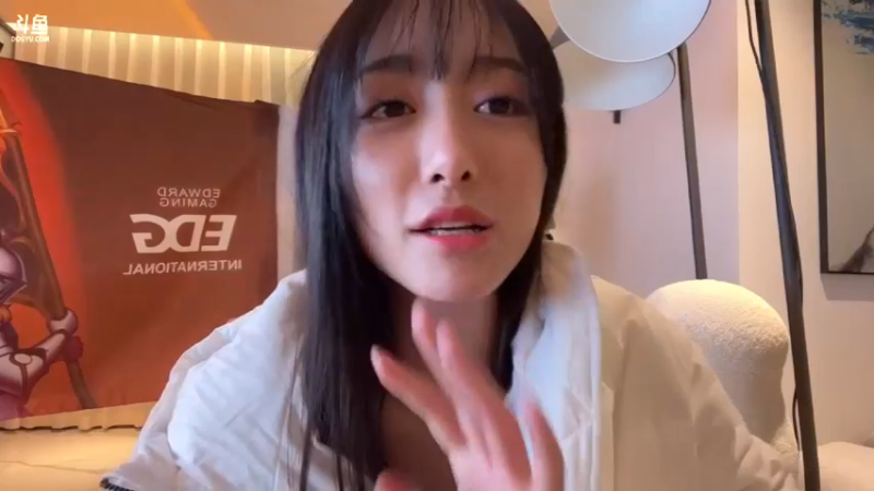 南波儿EDG夺冠2021_11_07_准备果奔_17
