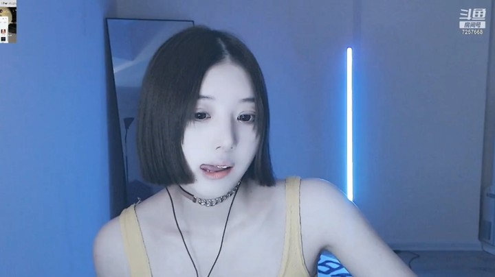 美女主播小宫花钱买了个特效，你觉得怎么样