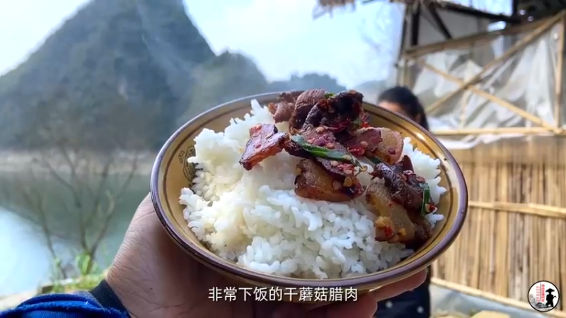 湘西臘肉炒野生幹蘑菇，開胃又下飯，大山里的美味佳餚【湘西苗疆阿哥】 (5)