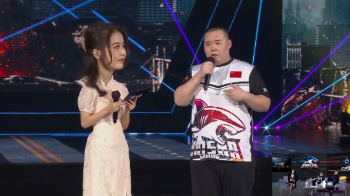 我传情小小主持多年，就没有见过抢工作的人