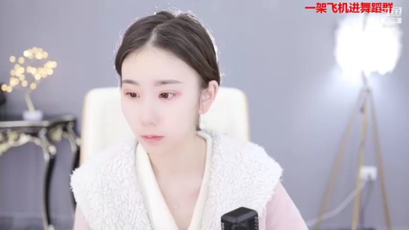 【2021-12-05 09点场】熊小怡呀：开播啦开播啦 新人舞蹈主播