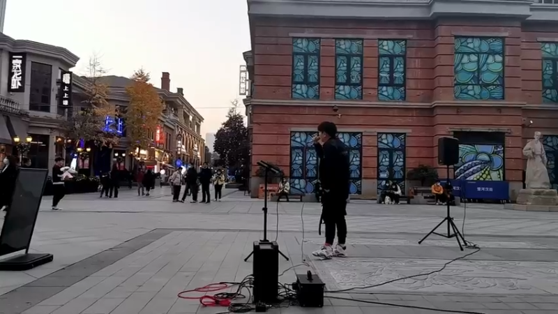 【2021-12-05 17点场】我是唐菲：汉街唱歌呀