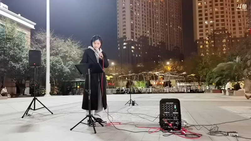 【2021-12-05 19点场】我是唐菲：汉街唱歌呀
