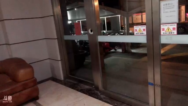 【2021-12-05 22点场】白鲨漠然Moran：吃点喝点聊聊天