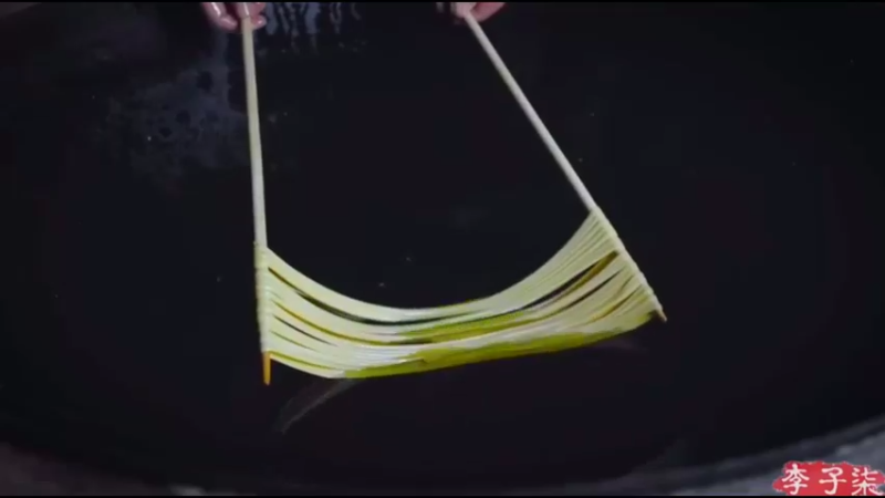 李子柒：童年虾片