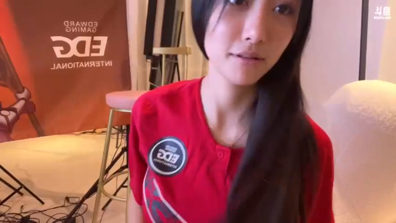 南波儿EDG夺冠2021_11_07_准备果奔_10