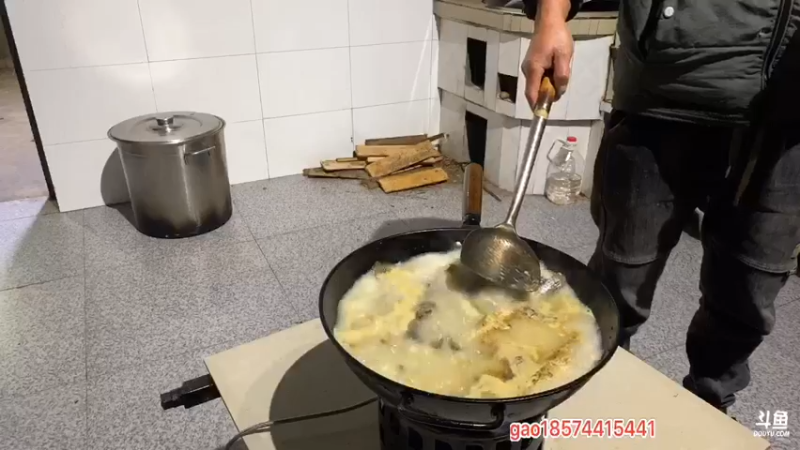 【2021-12-05 22点场】魅力生活i：晚上波哥表演时间