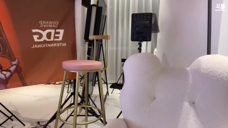 南波儿EDG夺冠2021_11_07_准备果奔_12
