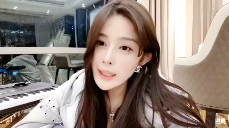 【2021-12-06 21点场】果冻cc007：女主播的半天