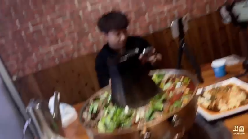 【2021-12-05 22点场】白鲨漠然Moran：吃点喝点聊聊天