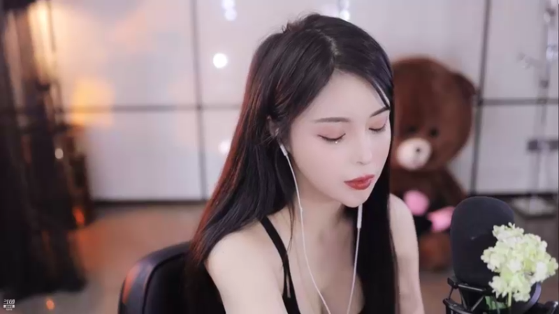 【2021-12-06 00点场】苏恩Olivia：苏恩：晚上好嘿嘿嘿嘿来啦