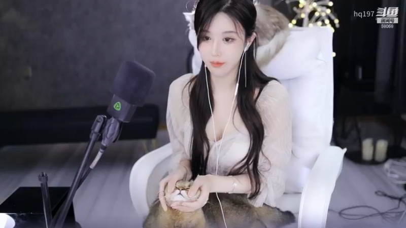 “每年桃花开的时候我会想起一个人”