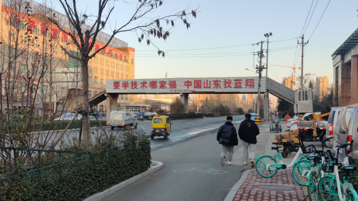 读论文，听音乐