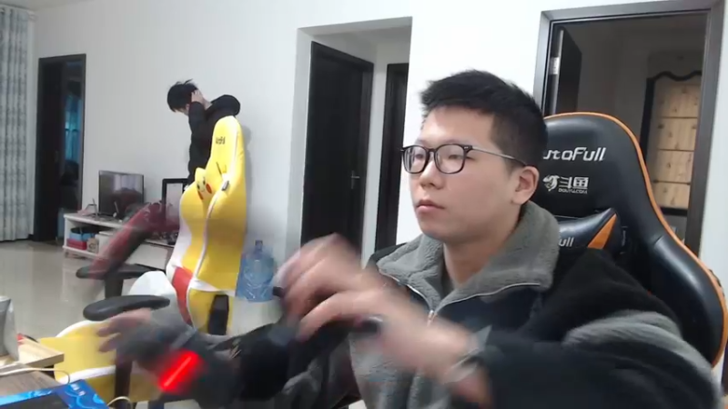 【2021-12-08 10点场】余小C真的很强：余小C：余人来了，早上好