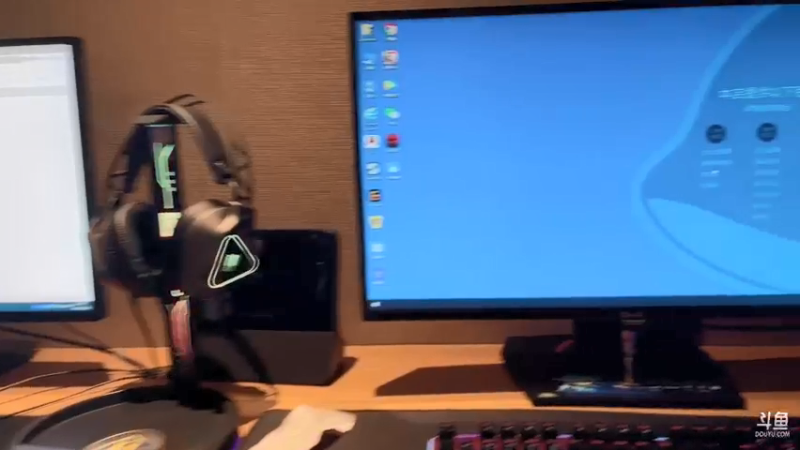 【2021-12-08 21点场】自小语：唉    自卑又敏感的语