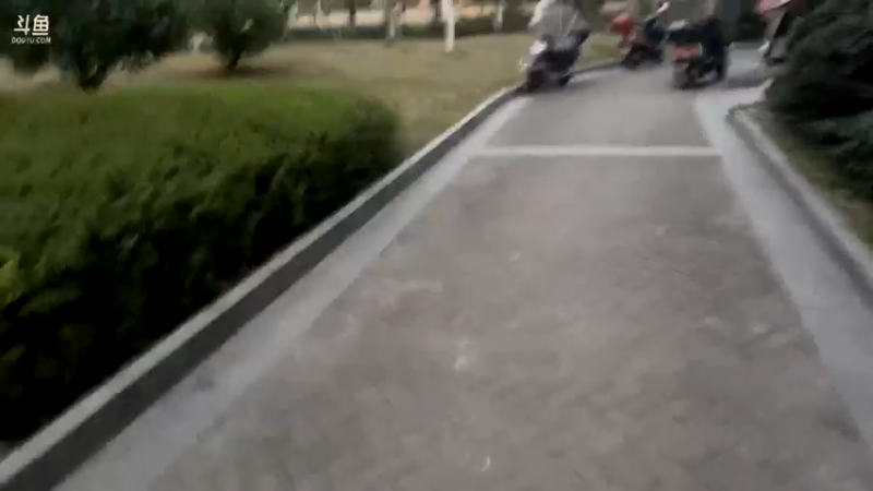 【2021-12-08 17点场】驴酱的冯雨大王：冯雨大王：冬天大家多喝水，记得保重身体！