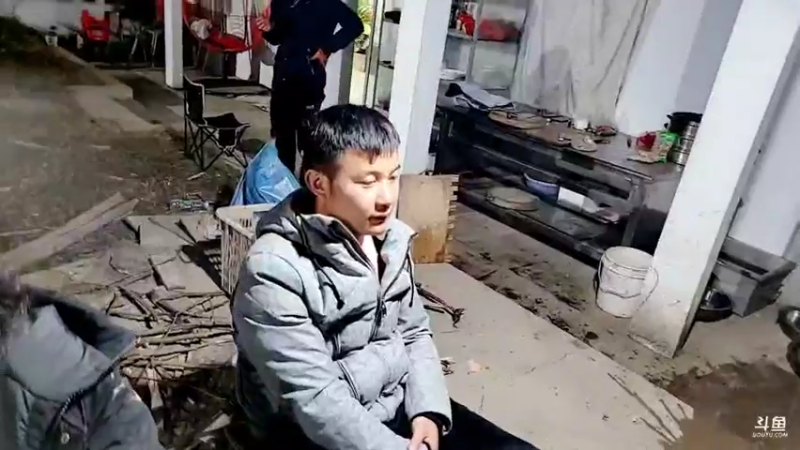 【2021-12-10 20点场】洪湖小肖：那一年  那一天  我们都在进步