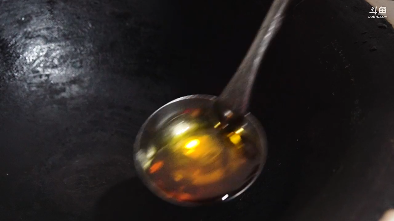 我在斗鱼看野食小哥直播美食