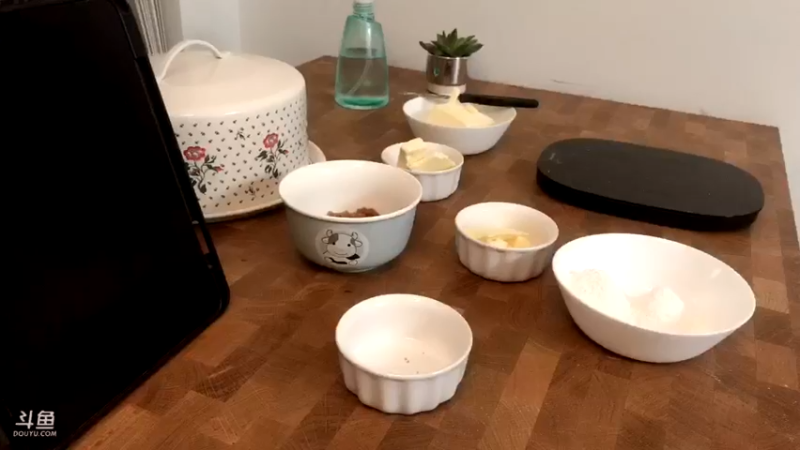 【2021-12-05 12点场】小懒猫爱吃鸡：憨憨烘培厨房开张啦