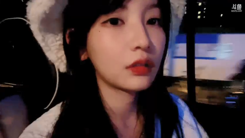 【2021-12-10 18点场】叶知秋Vanessa：秋：不定时户外