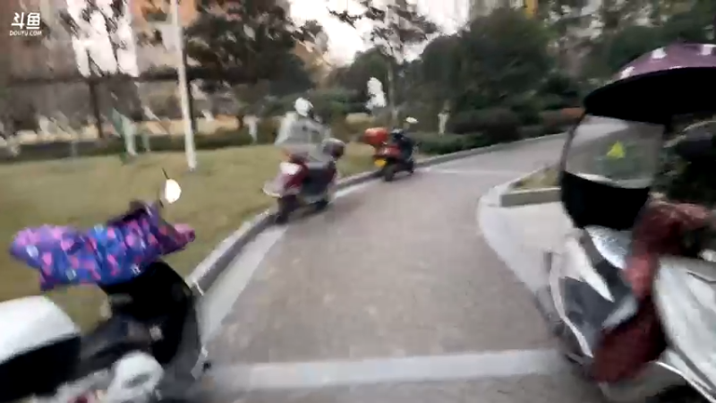 【2021-12-06 17点场】驴酱的冯雨大王：冯雨大王：冬天大家多喝水，记得保重身体！