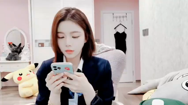 【2021-12-11 12点场】丽亚celiahunne：小姨子：最近眼睛不舒服少播播