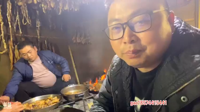 【2021-12-11 20点场】魅力生活i：下雨天烤鸡竹筒饭