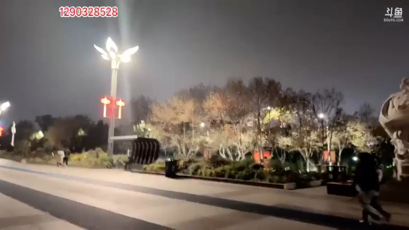【2021-12-12 20点场】主播阿郎：旅途  昆明海埂大坝卖唱  第18天
