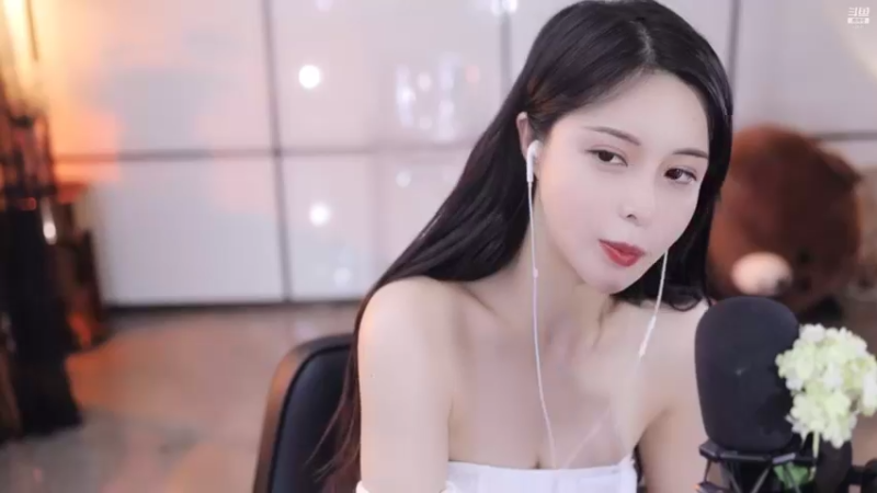 【2021-12-15 02点场】苏恩Olivia：苏恩：来啦晚上好宝