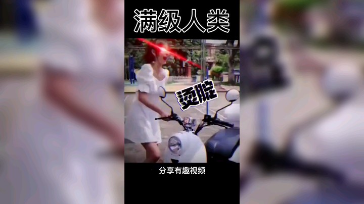 小儿子不听母亲的话母亲拿拖鞋父亲却假装盲人