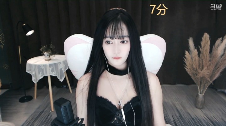 美女小姐姐跳舞很好看，但是不能经常跳舞