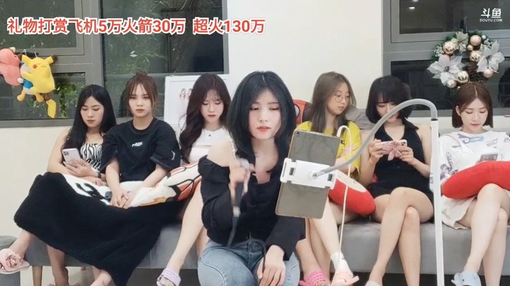 新妹子翻唱经典老歌很好听啊，很有唱歌天赋