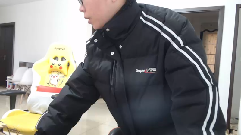 【2021-12-17 10点场】余小C真的很强：余小C：余人来了，早上好！