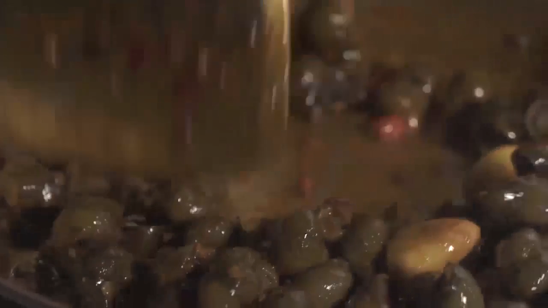 我在斗鱼看野食小哥直播美食