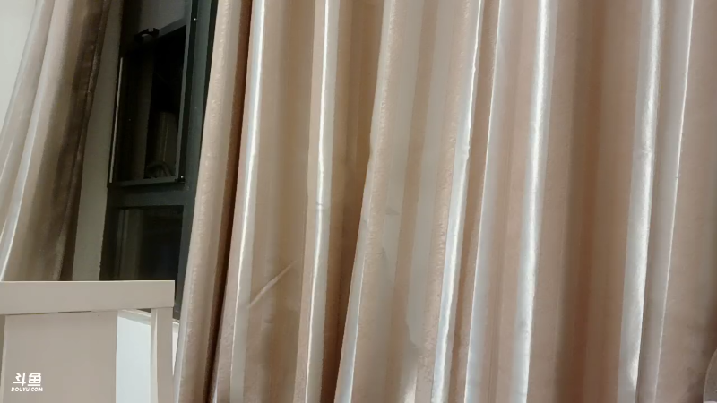 我在斗鱼看做个疯子直播户外