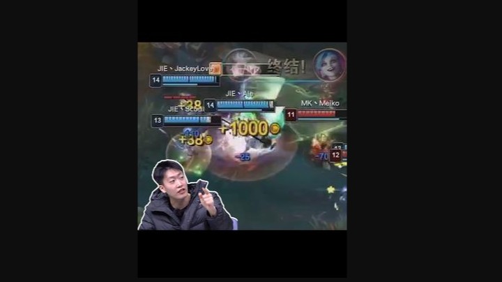 Gala8冲了上去！Gala8倒了！（哭腔）