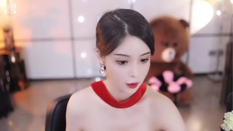 【2021-12-18 21点场】苏恩Olivia：苏恩：晚上好 祝我永远十八岁！！