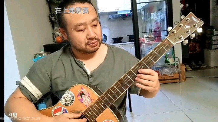 不懂乐理的他装懂还挺像样