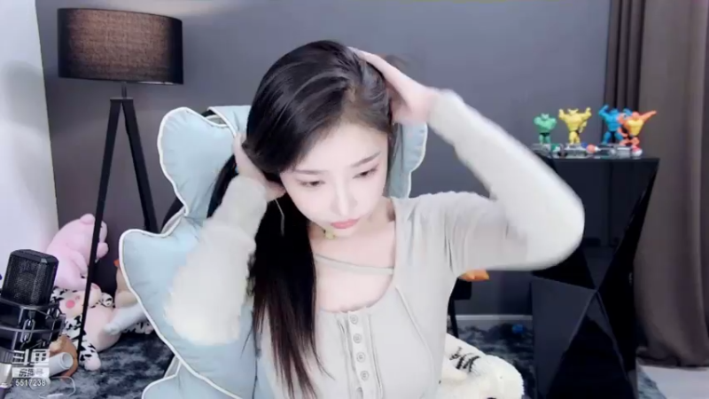 【2021-12-23 20点场】VIVI小小酥：看我的眼神 是不是想刀了你