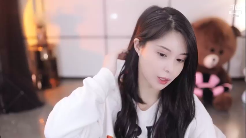 【2021-12-22 23点场】苏恩Olivia：苏恩：今天拍摄太累了 吃个火锅十一点见