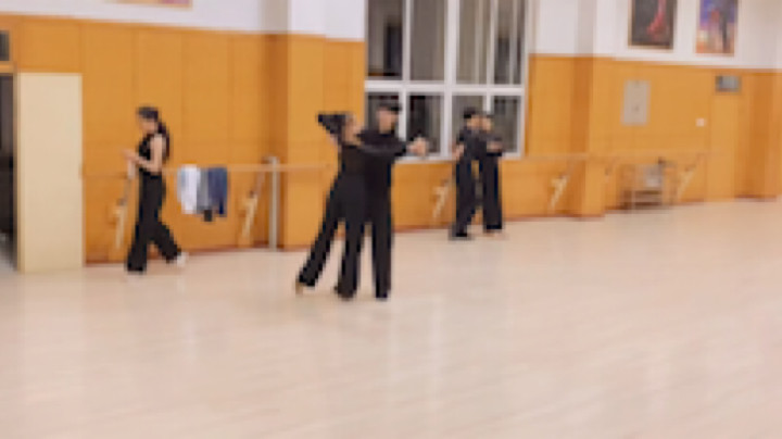 Jensen凡灬发布了一个斗鱼视频2021-12-24