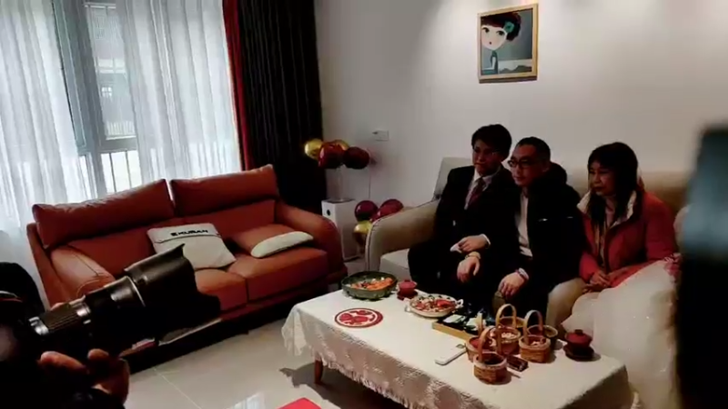 【2021-12-26 10点场】兮饭锐雯：播一会 等杨帆来接我！